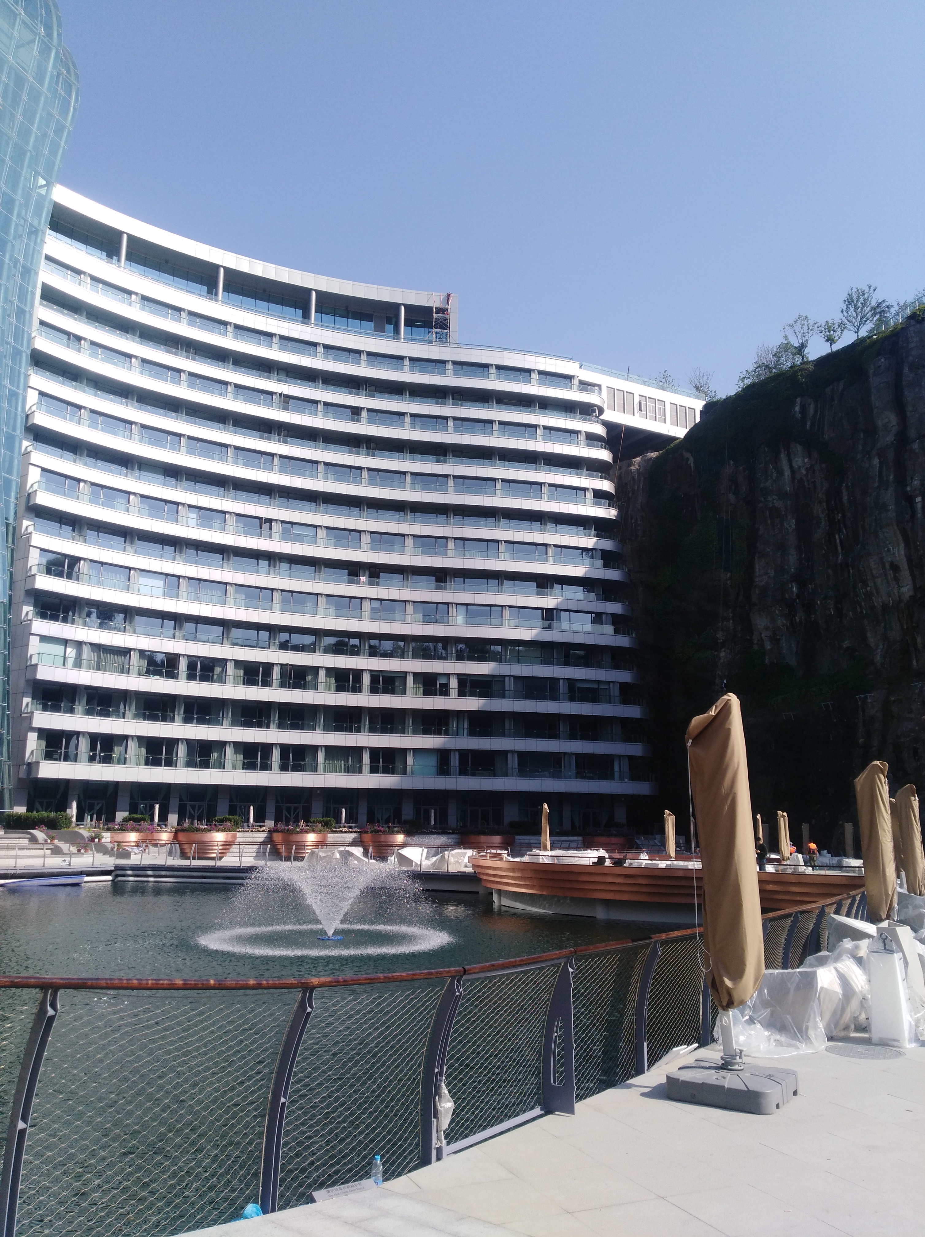 E . 上海世貿深坑酒店